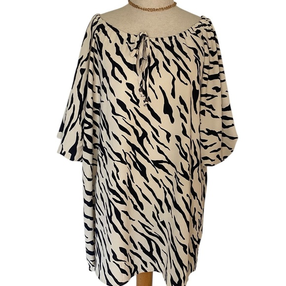 Entro Black and White Zebra Blouse - Picture 2 of 11